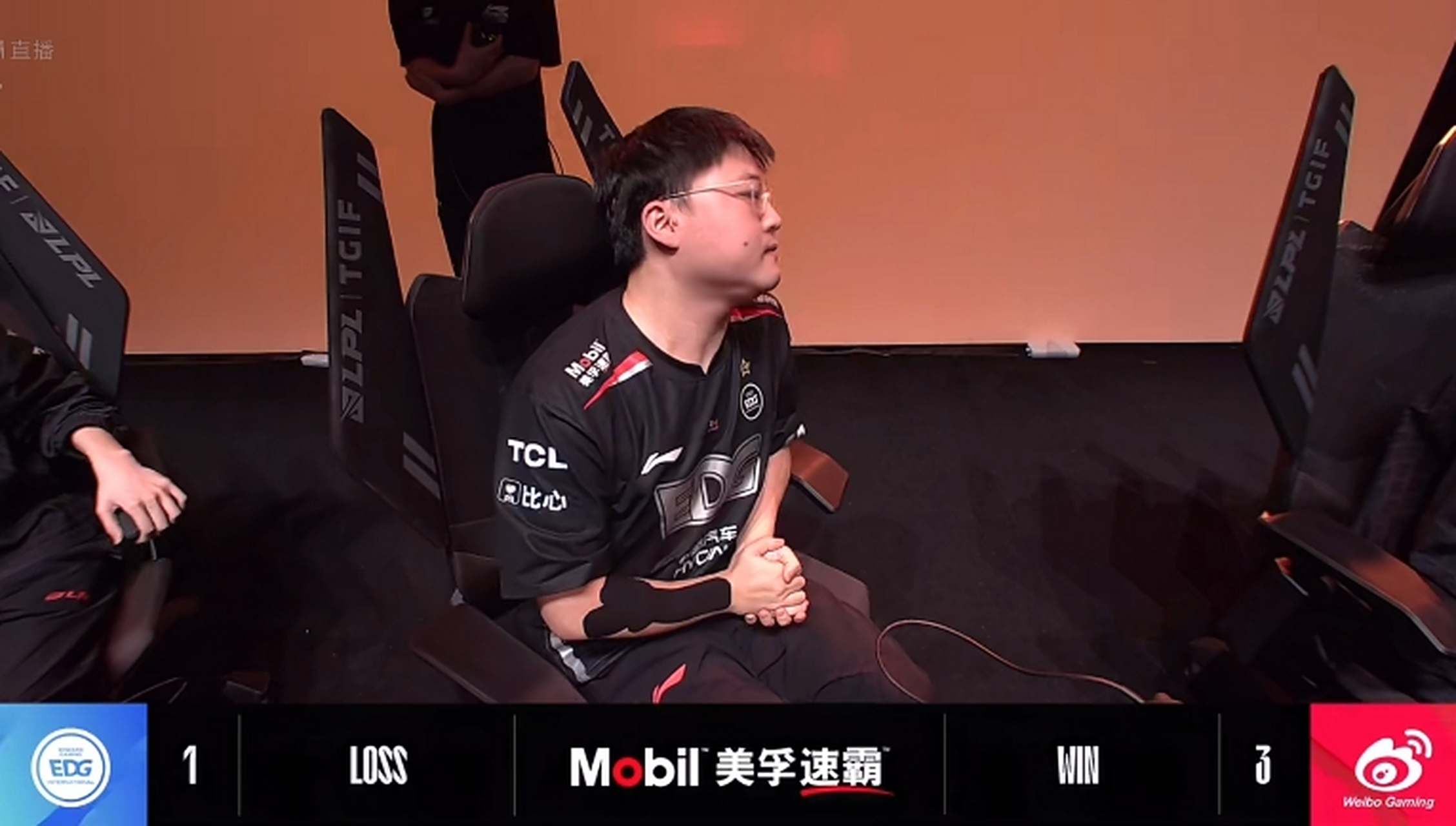 爱游戏官网首页 - Uzi在TES比赛中败北，势不可挡引发热议！